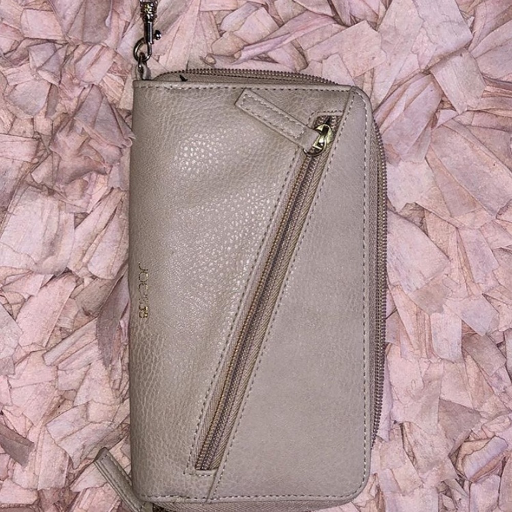Wristlet wallet